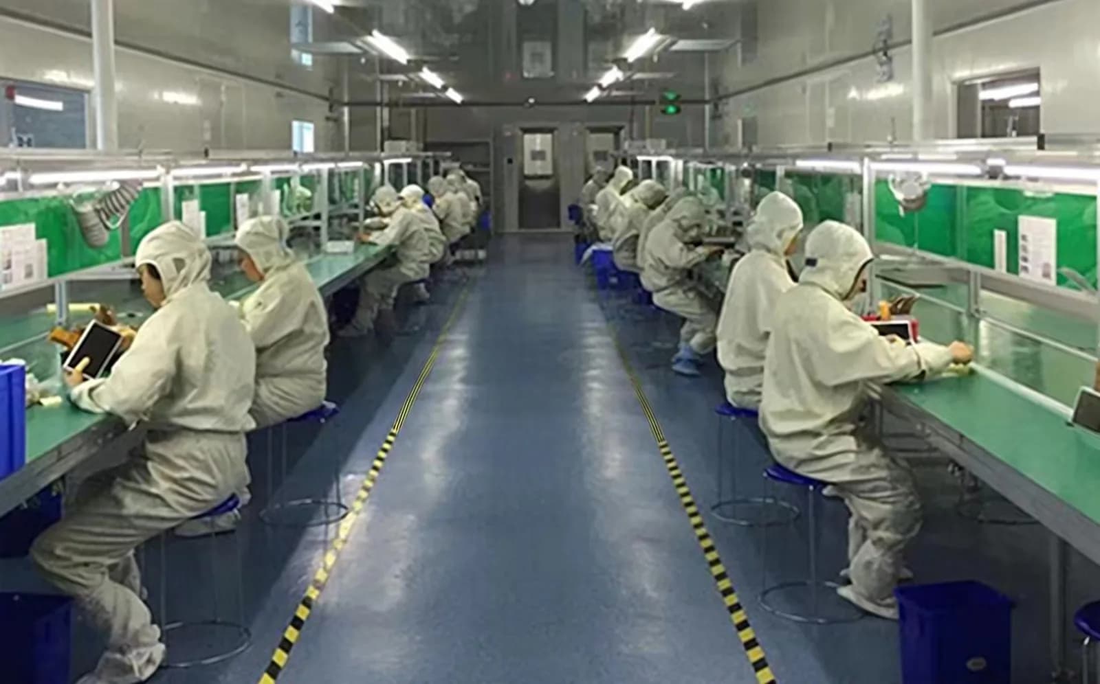 Production workshop at PengJi Photoelectricity, a Display Engineer direct factory (enhanced from the original photo)